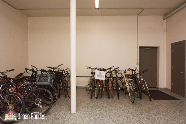 Foto del edificio - 2704 N Sawyer Ave
