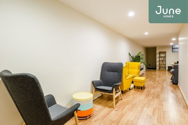 Building Photo - Queen room in 5-bed/2.0-bath Home