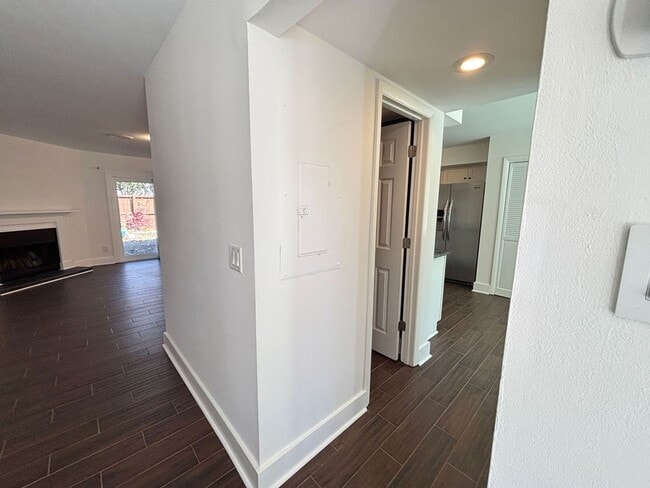 Foto del edificio - Available now. Beautiful, REMODELED 3 BR/2 BA in the Heart of Mt Pleasant!