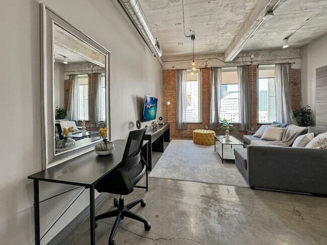 Building Photo - 500 S Ervay St