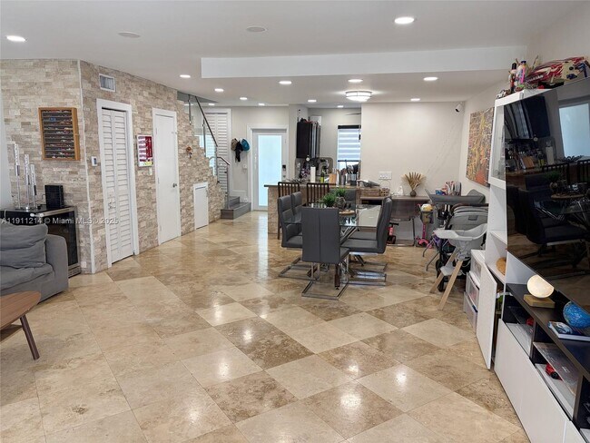 Foto del edificio - 3690 NE 167th St