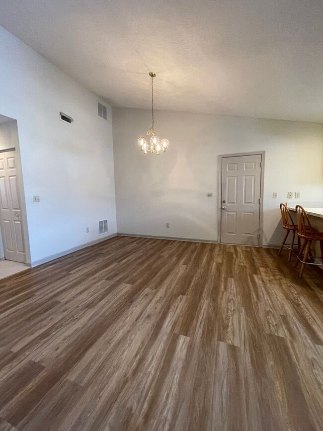 Building Photo - Townhouse for Rent on Emerald Drive