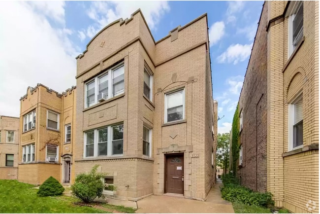 Building Photo - 5725 N Bernard St