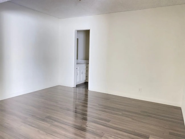 Building Photo - 310 S Clark Dr