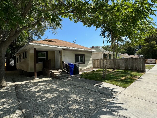 Building Photo - Fully Remodeled home in great location!