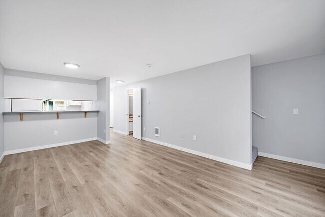 Foto del edificio - INCREDIBLE 2-bed/1.5bath Town House! Get i...