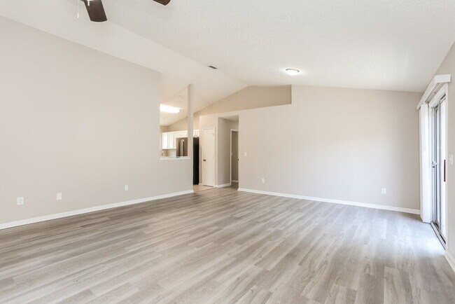 Foto del edificio - 3014 Caroline Crest Dr E