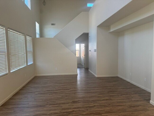 Building Photo - 4 Bedroom 3 Bath Two Story Home, New Flooring, New Interior Paint