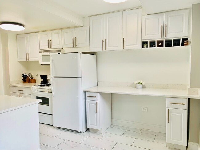 Foto del edificio - 4000 Tunlaw Rd NW
