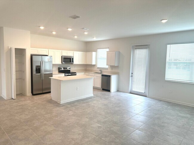 Foto del edificio - Champions Pointe 3 bed 2.5 bath Town home ...