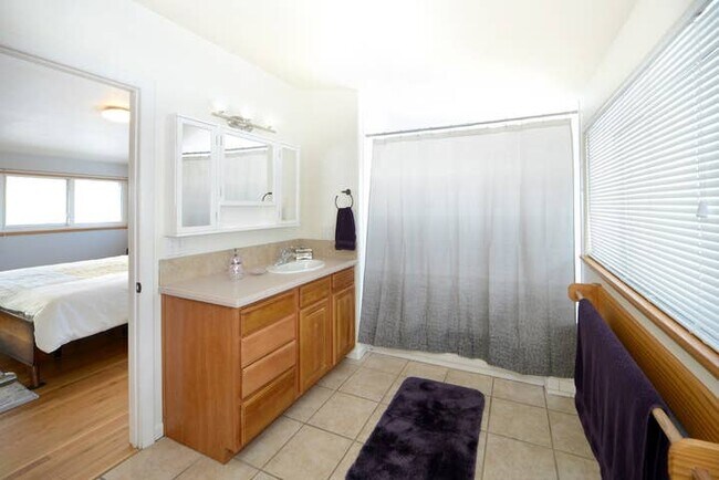 Building Photo - 4680 Talbot Dr