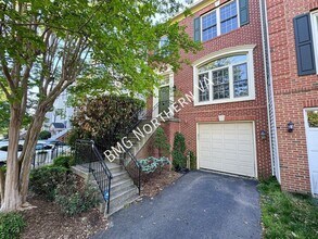 Building Photo - 43003 Golf View Dr