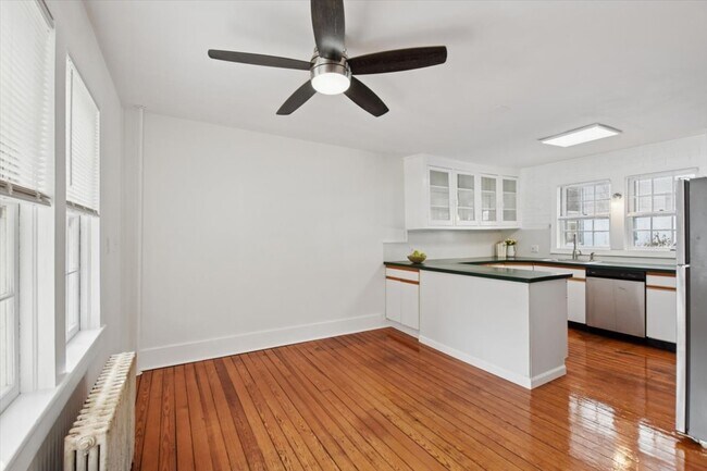 Foto del edificio - 247 Liberty Corner Rd