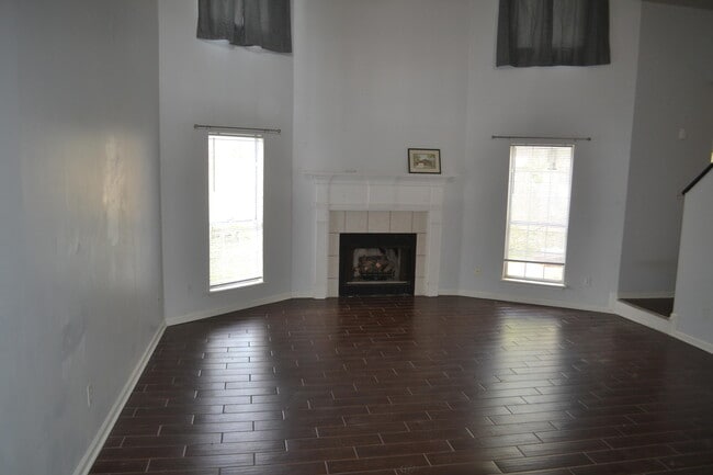 Foto del edificio - 4453 McManus Ct