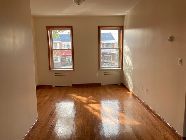 Living room - 5413 82nd St