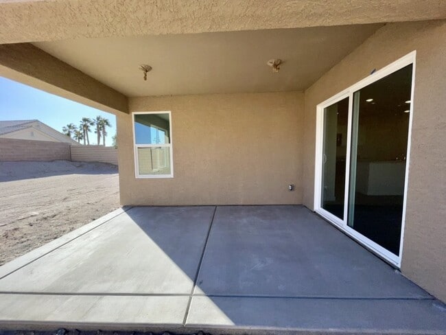 Building Photo - 4 bed 2 bath 2 car garage in gated Adult C...