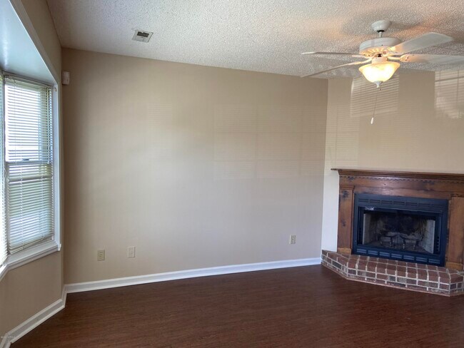 Building Photo - 1113 Grovemont Dr