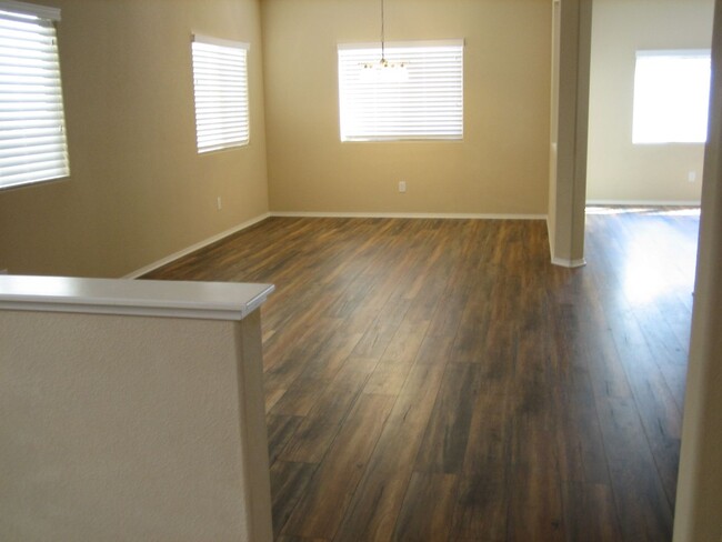 Building Photo - 4 Bedrooms, 2.5 Baths, 2 Car Garage, All a...