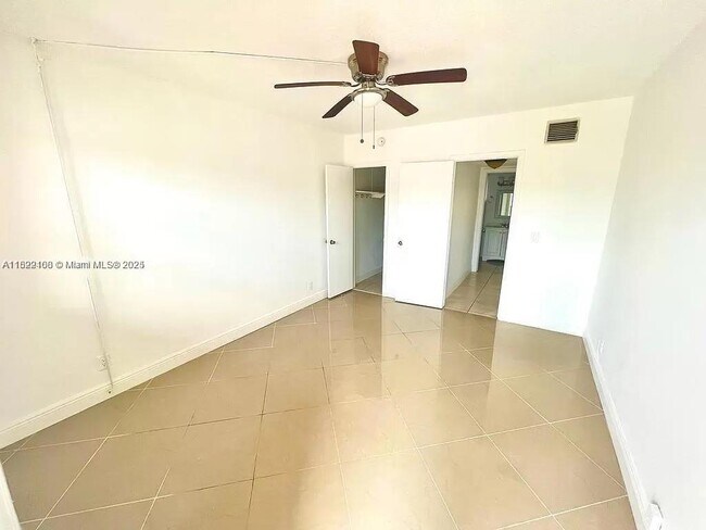Foto del edificio - 281 NE 40th St