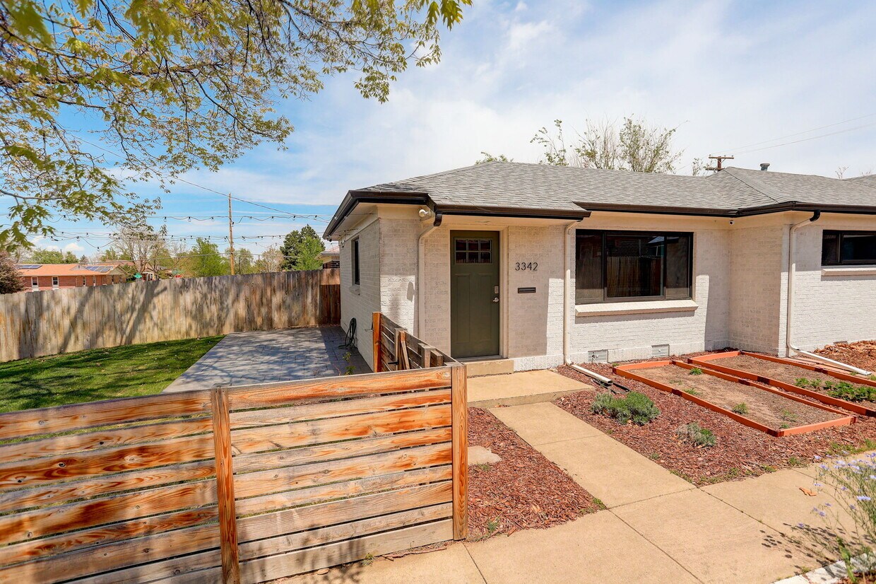 Foto principal - 3342 N Harrison St