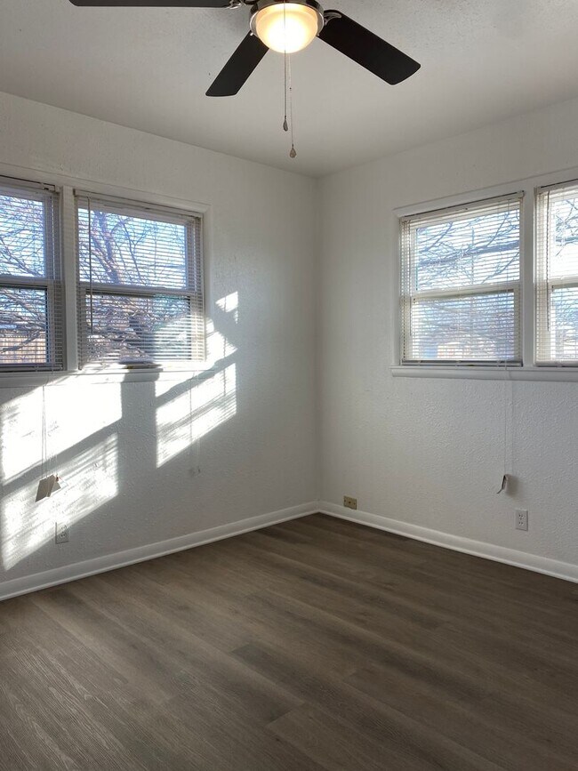 Building Photo - 6 MONTH LEASE! Updated 3/1 home at Afforda...