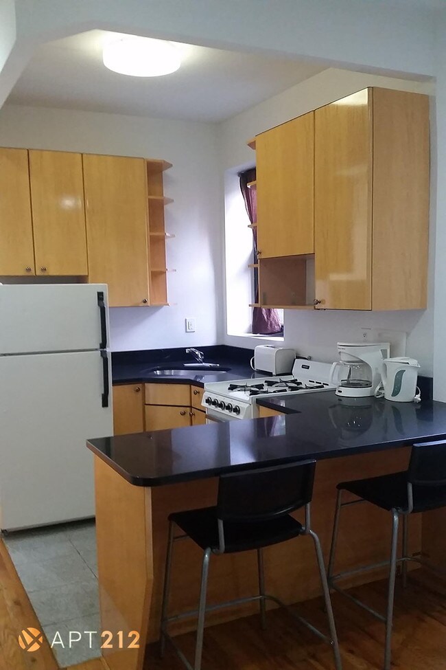 Building Photo - 407 W 51st St