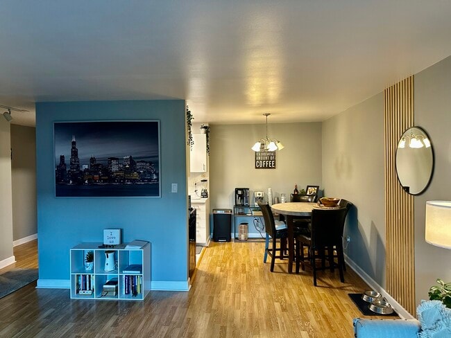 Foto del edificio - 8974 N Western Ave
