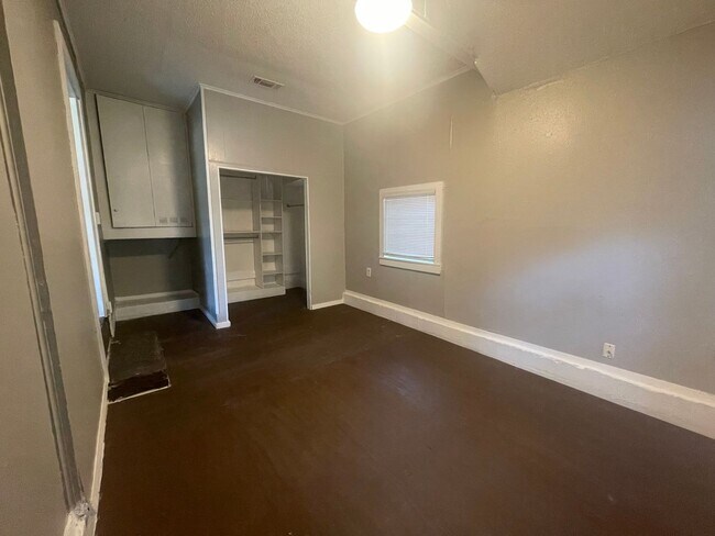 Building Photo - AVAILABLE NOW! Cute 3 Bedroom Home in Wake...