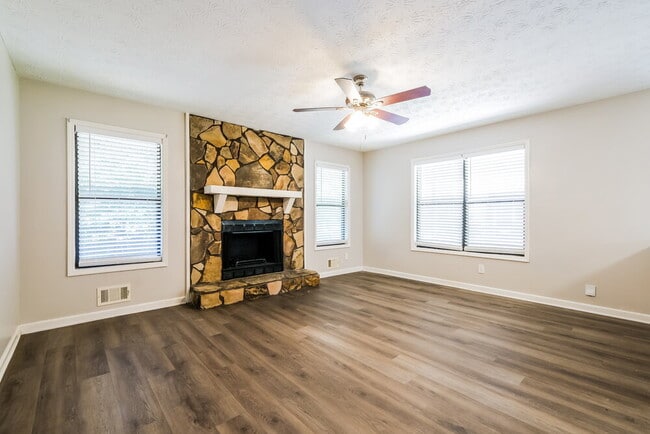 Building Photo - 5503 Springwood Ln
