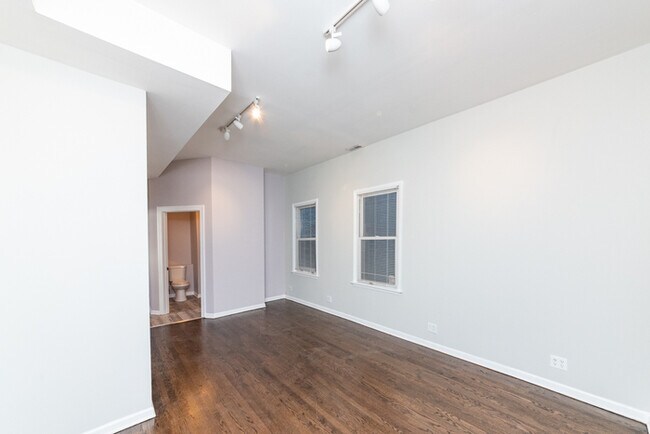 Foto del edificio - 2631 N Halsted St