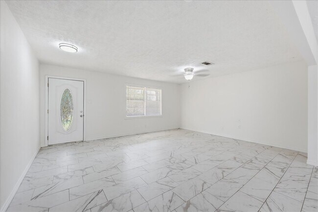 Foto del edificio - 165 Loving Dr