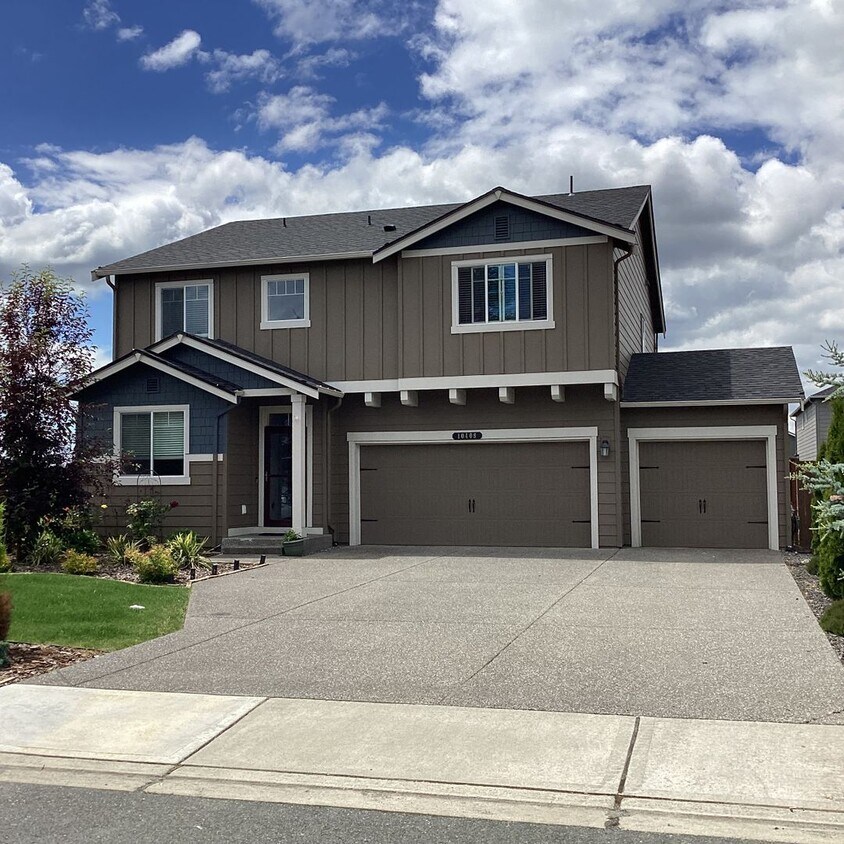 Foto principal - 4 Bedroom Corner Lot Home in Granite Falls