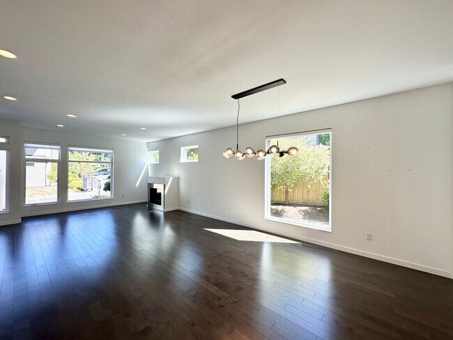 Building Photo - Modern 3 bd Home North Seattle