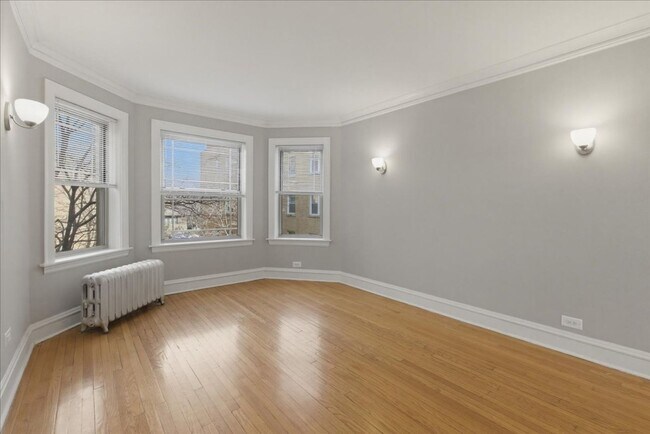 Foto del edificio - Large One Bedroom in Andersonville