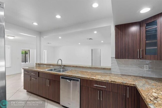 Foto del edificio - 4460 NE 13th Terrace