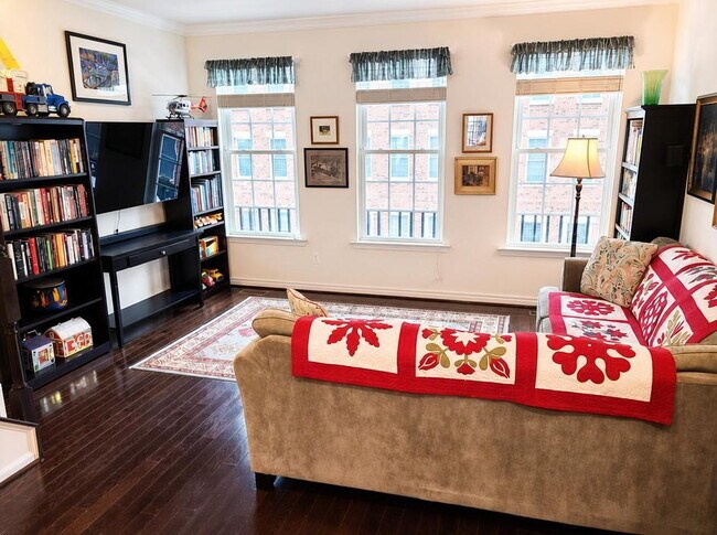 Building Photo - Luxury 4-Level Townhome with Rooftop Balcony Near Historic Downtown Leesburg