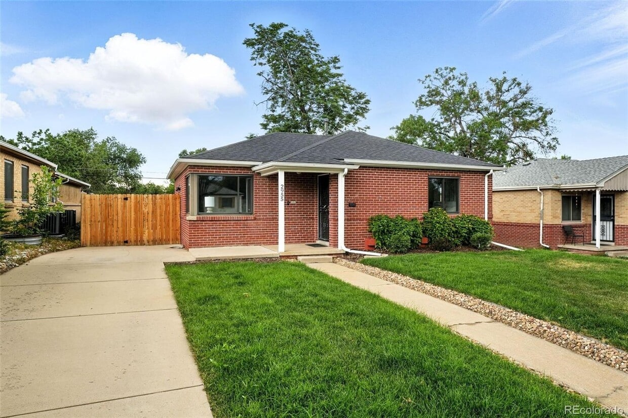3 Bed, 2 Bath Home in Denver - 3 Bed, 2 Bath Home in Denver