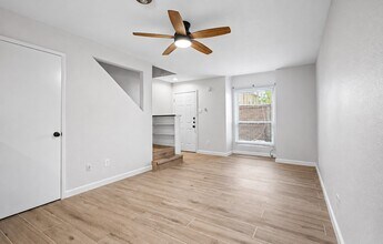 Building Photo - 2110 Wilcrest Dr