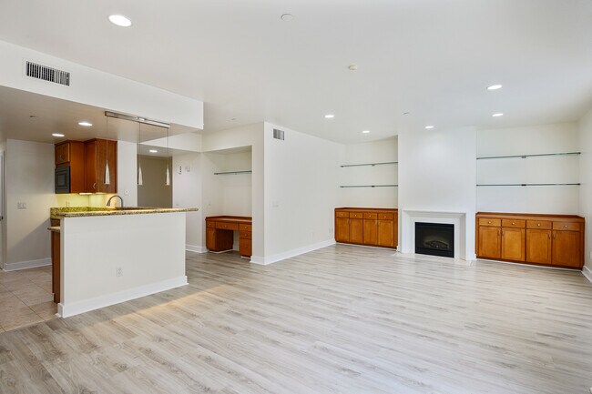 Foto del edificio - 2240 S Beverly Glen Blvd