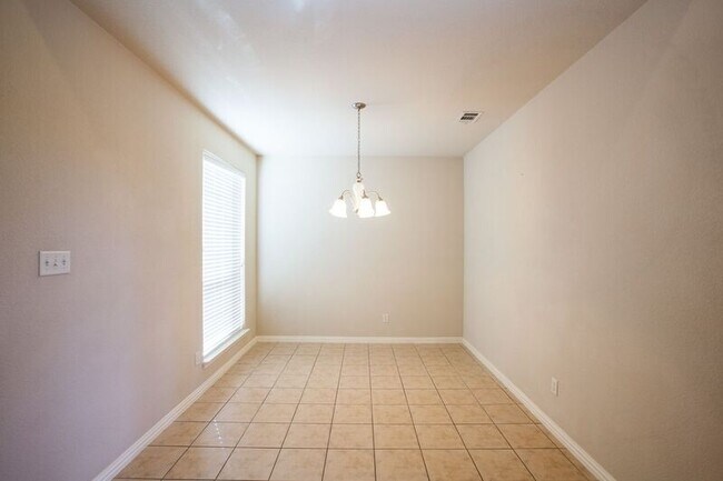 Foto del edificio - 2805 Gooseberry Dr