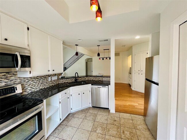 Building Photo - 2201 Lakeway Blvd
