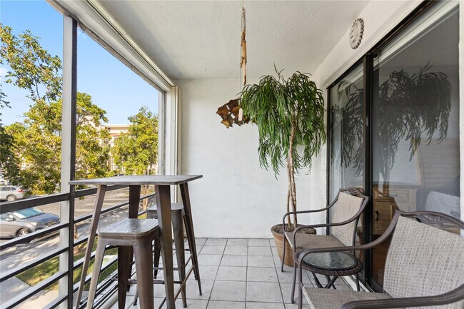 Building Photo - 2312 S Cypress Bend Dr