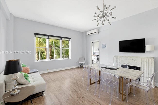 Foto del edificio - 2421 Lake Pancoast Dr