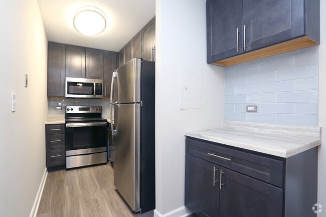 1BR, 1BA - Kitchen - Lisle Station Apartments