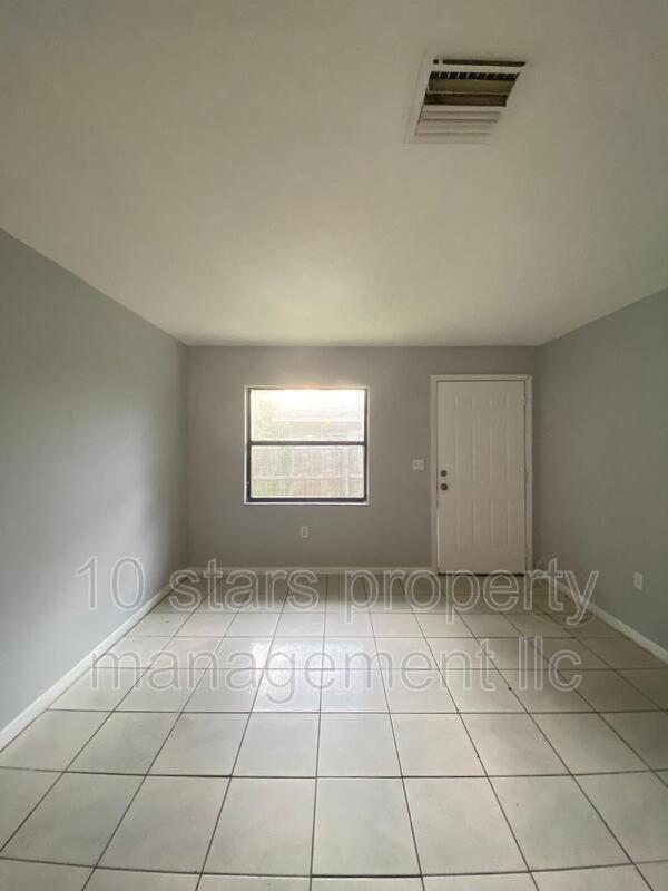 Building Photo - 1413 E 99th Ave