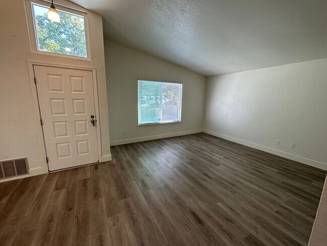 Foto del edificio - Beautiful 3 bedroom, 2 bath Antioch Home /...