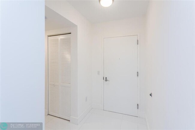 Building Photo - 2641 N Flamingo Rd