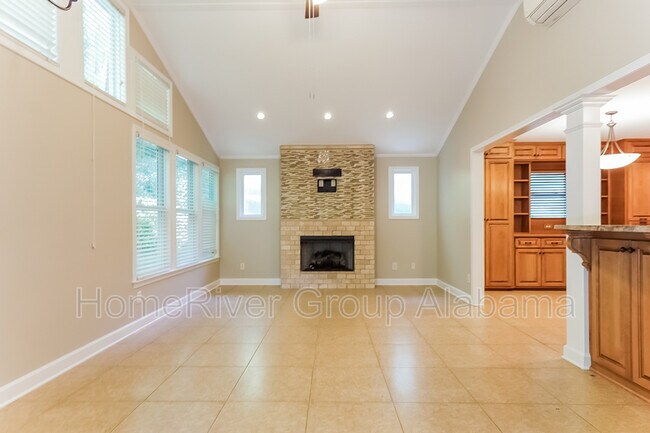 Building Photo - 1330 Hillwood Dr