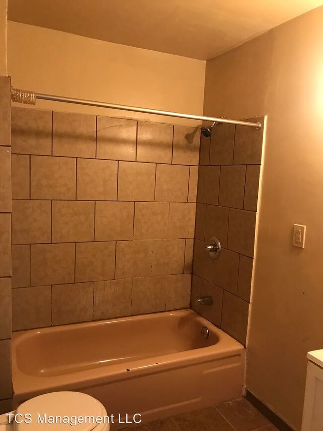 Foto del edificio - 2 br, 1 bath Apartment - 6906 Woodland Ave