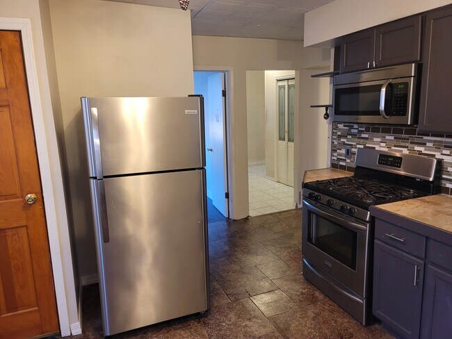 Foto del edificio - 1025 Champlin Ave